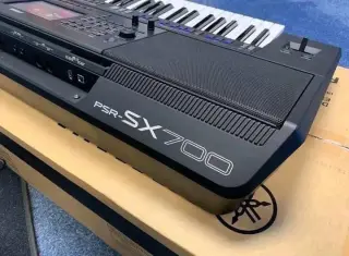 New Yamaha PSR-SX700 61-Key Arranger Workstation Keyboard