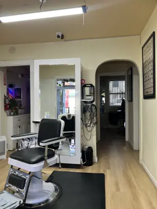 ¡SE SOLICITA BARBERO CON LICENCIA – CONTRATACIÓN INMEDIATA! 💈
