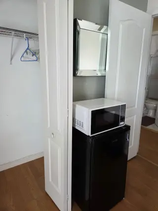 CUARTO CON BAÑO