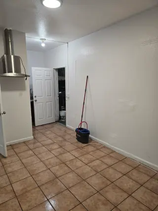 Casa De renta 2 cuartos 1 baño billes incluidos