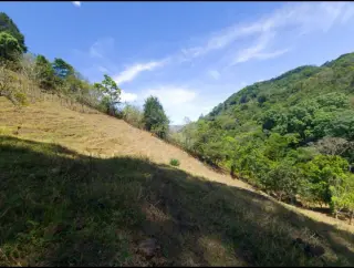 Terreno en Venta con Vistas Impresionantes a las Montañas