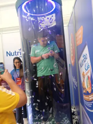 ALQUILER CABINA DE AIRE, EQUIPO PARA SORTEOS QUITO  ECUADOR PARA EVENTOS
