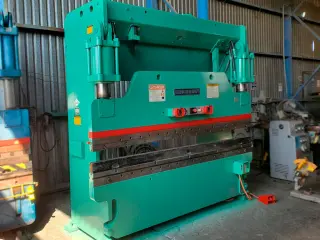 PRENSA CINCINNATI 10' x 135 TON