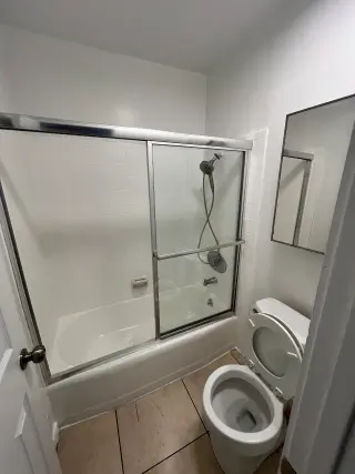 South Gate Apt 2 Bed 1 Bath 2500