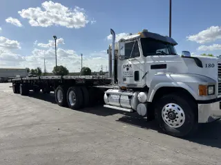 Camión Mack en Venta - Vehículo Pesado Confiable