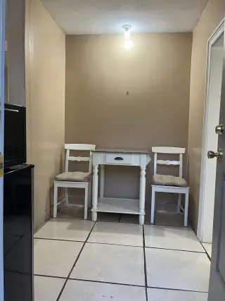 $650=AMPLIO CUARTO CON BAÑO INDEPENDIENTES DE CENTRICA CASA CERCA DE TODO