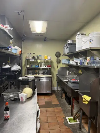 Se vende restaurante salvadoreño