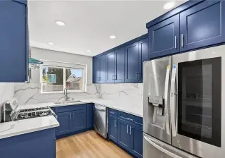 2-bedroom, 2-bathroom home located in the highly desirable Los Altos South