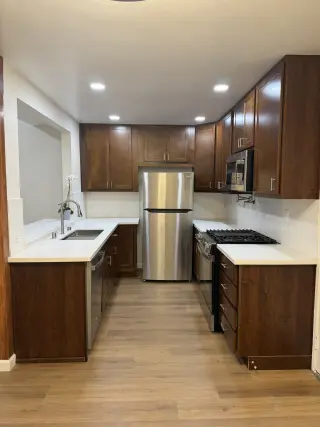 Townhouse 2 bed/ 2.5 bath