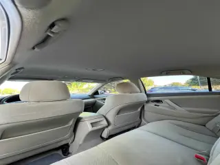 Toyota camvry white color 2009