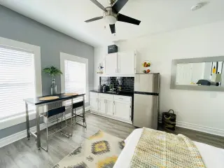 Renovated Studio Near DTLA + Gated Parking