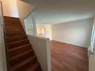 Glendale: 2 recámaras en dos niveles | $2,450/mes