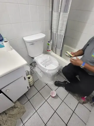 Servicios de Plomería 24/7 - Rápido y Confiable