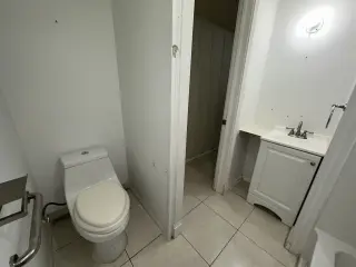 $750=AMPLIO CUARTO CON BAÑO INDEPENDIENTES DE CENTRICA CASA CERCA DE TODO
