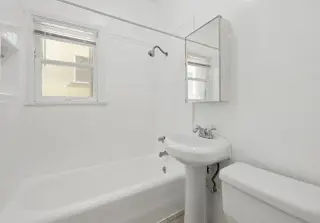 Luxury Studio in Prime Hollywood Location – Modern Living Steps from It All!