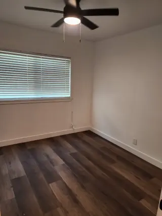 Hermoso Apartamento de 2 Rec / 1 Baño Totalmente Remodelado – Listo para Mudarse