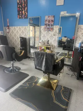 Espacio de Salón de Belleza Elegante en Renta