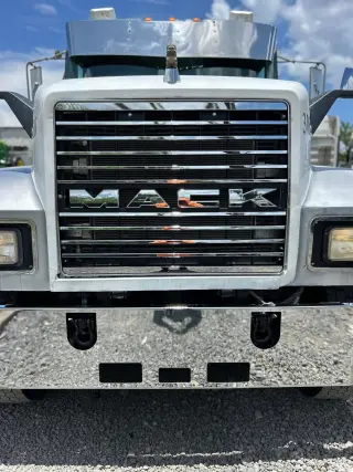 Camión Mack en Venta - Vehículo Pesado Confiable
