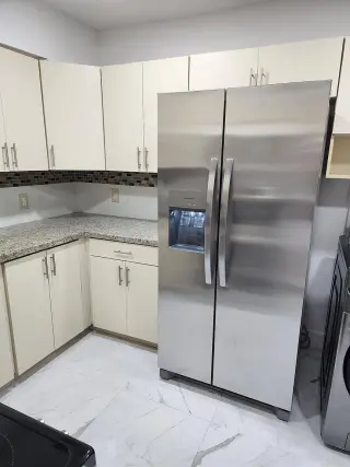 Well maintained 2/1 TRIPLEX located in a quiet, family-friendly neighborhood