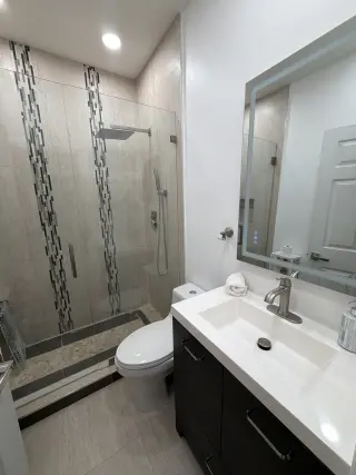 Renta de habitación a dama