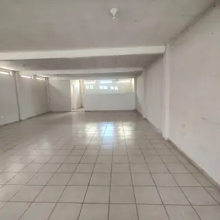 En Renta: Amplio Apartamento ó Bod4ega en 2do Piso