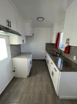 Esta encantadora unidad de 1 dormitorio y 1 baño cuenta c