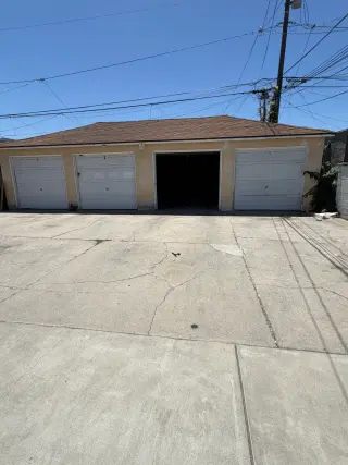 *2 Bedroom *1 Bathroom *1 Car Garage