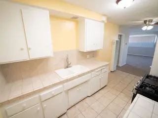 Acogedor apartamento de 1 habitación en edificio seguro de 9 unidades