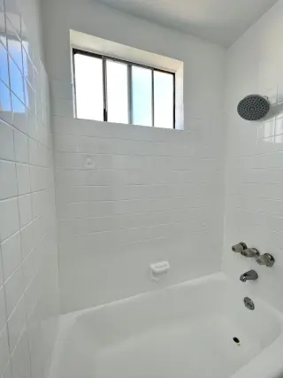 Renovated Studio w/ Modern Kitchen, Pool, Gym & Parking – East Hollywood