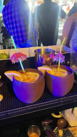 Bartenders y meseros