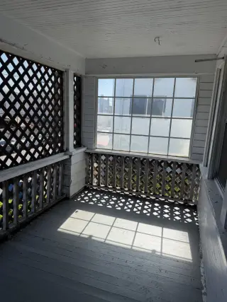 Large, 1 bedroom unit, balcony