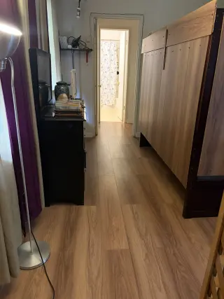 L,A KT comparte recamara en apto.