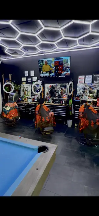 SE BUSCA BARBERO CON EXPERIENCIA – LOS ÁNGELES