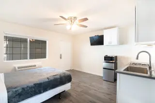 Estudio Amueblado en W 3rd St $1,295 - Westlake