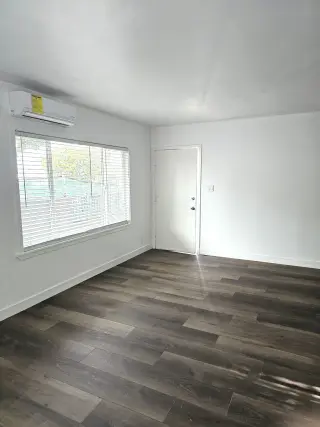 Hermoso Apartamento de 2 Rec / 1 Baño Totalmente Remodelado – Listo para Mudarse
