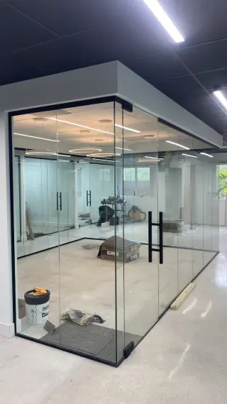 Shower glass , office partitions , espejos led costumetizados
