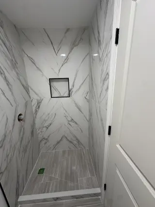 Instalación de Ducha Moderna