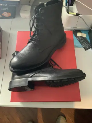 Botas Negras Elegantes en Caja Original  Men size 10.5 como nuevas