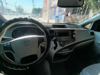 2013 TOYOTA SIENNA LE 3.5