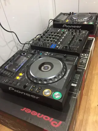 Equipo de DJ Pioneer - Set Profesional de CDJ Doble
