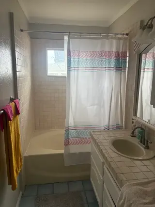 1BEDROOM AND 1BATHROOM AVAILABLE