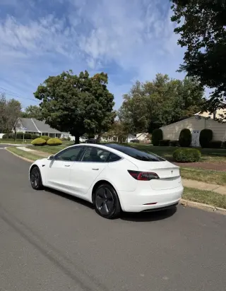 2019 Tesla Model 3 • Long Range Sedan 4D