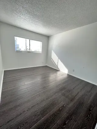 TRENDY FULLY RENOVATED 2 BEDROOM AND 2 BATH IN PRIME K-TOWN LOCATION