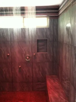 Renovación de Baño Moderno con Ducha de Vidrio