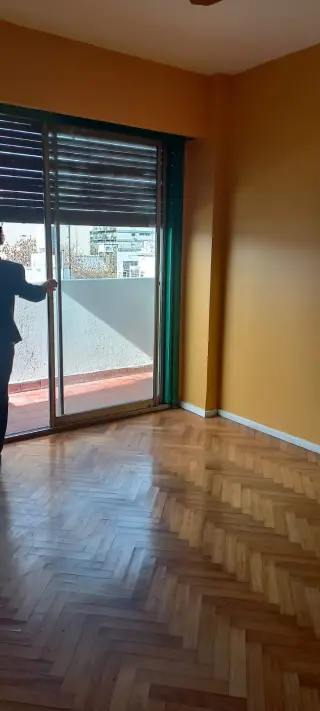 EN VENTA EN  BUENOS AIRES LUMINOSO APARTAMENTO