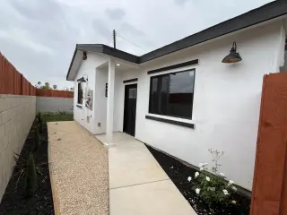 ADU/ Casita nueva de renta 2 Recámaras y una oficina