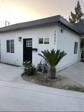 1 dormitorio y 1 baño en Sylmar
