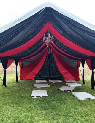 Decoración de tela para carpas