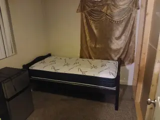 Se renta cuarto en sala