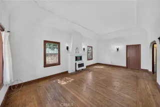 Casa clásica de 3 dormitorios en Highland Park con estilo español